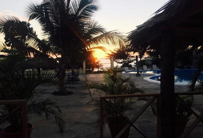 هتل La Saladilla Beach Club