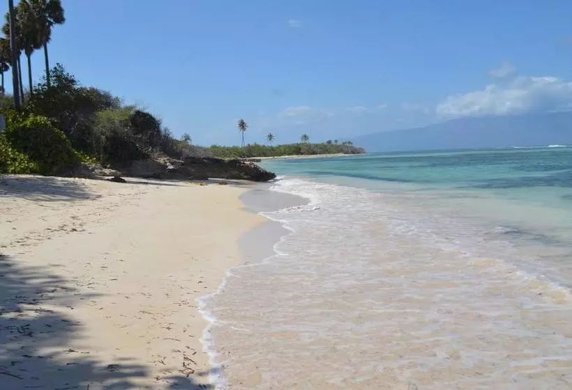 هتل La Saladilla Beach Club