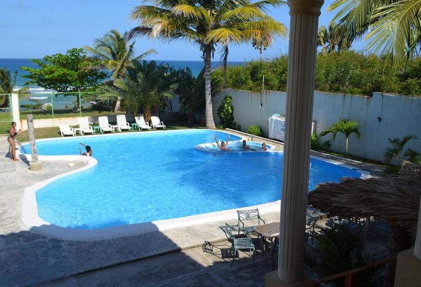 هتل La Saladilla Beach Club