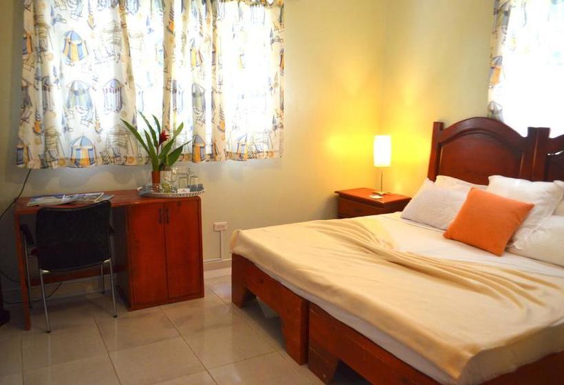 هتل La Saladilla Beach Club