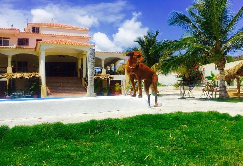 هتل La Saladilla Beach Club