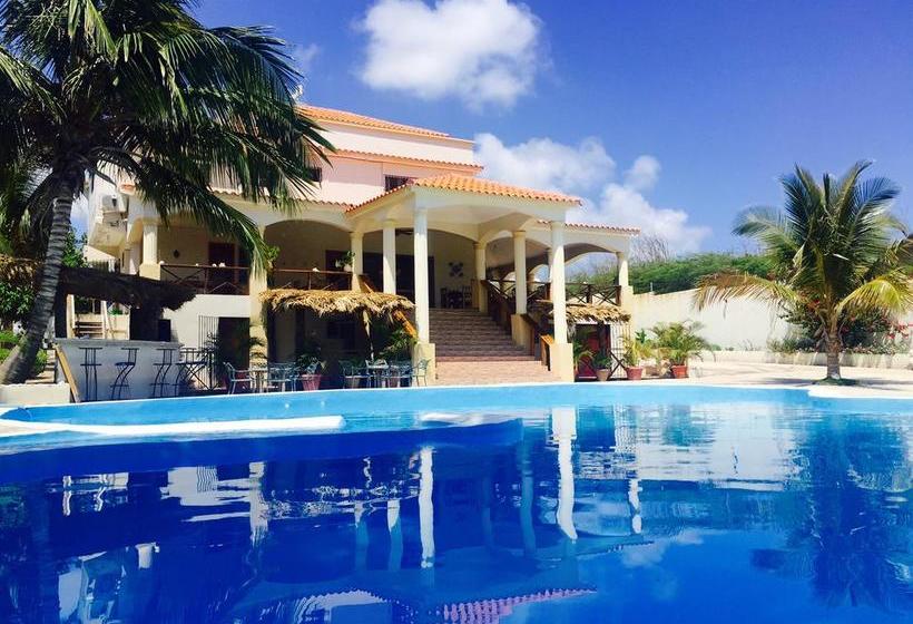 هتل La Saladilla Beach Club