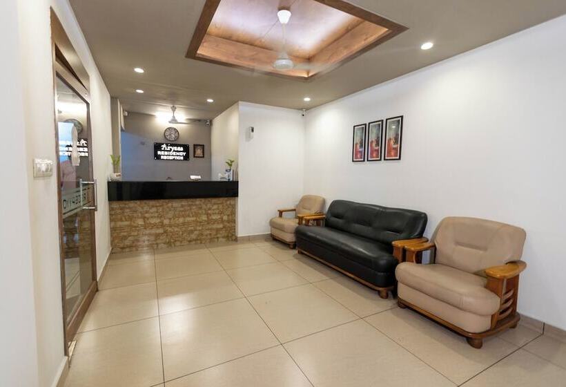 Hotelli Aryaas Residency Nettoor