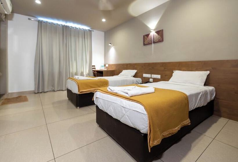 Hotelli Aryaas Residency Nettoor