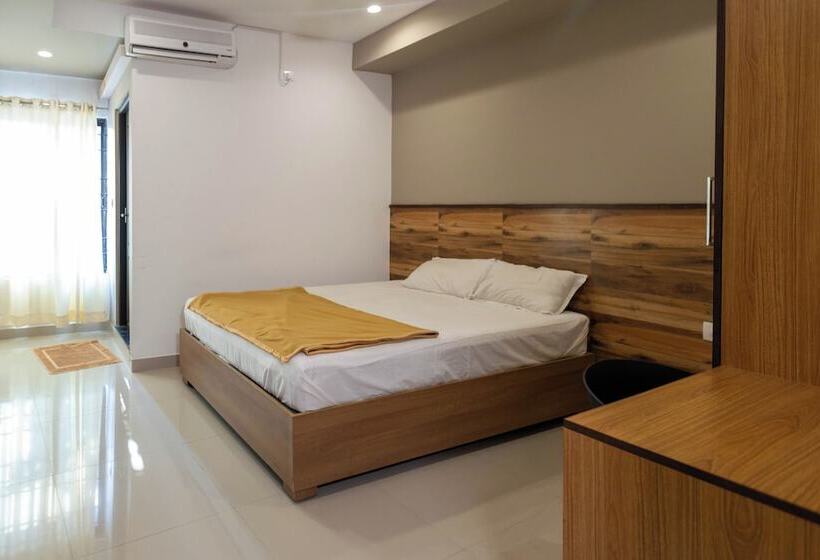 Hotelli Aryaas Residency Nettoor