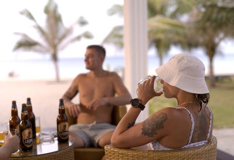 호텔 Uppuveli Beach By Dsk