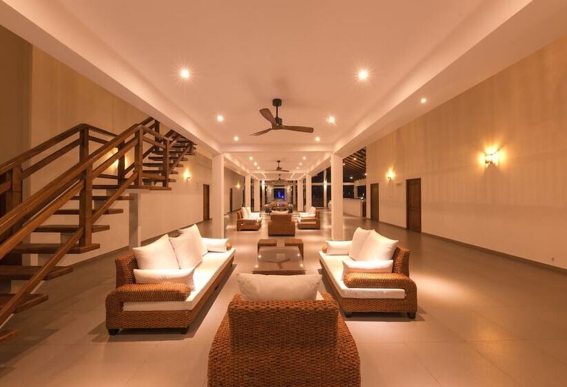 호텔 Uppuveli Beach By Dsk