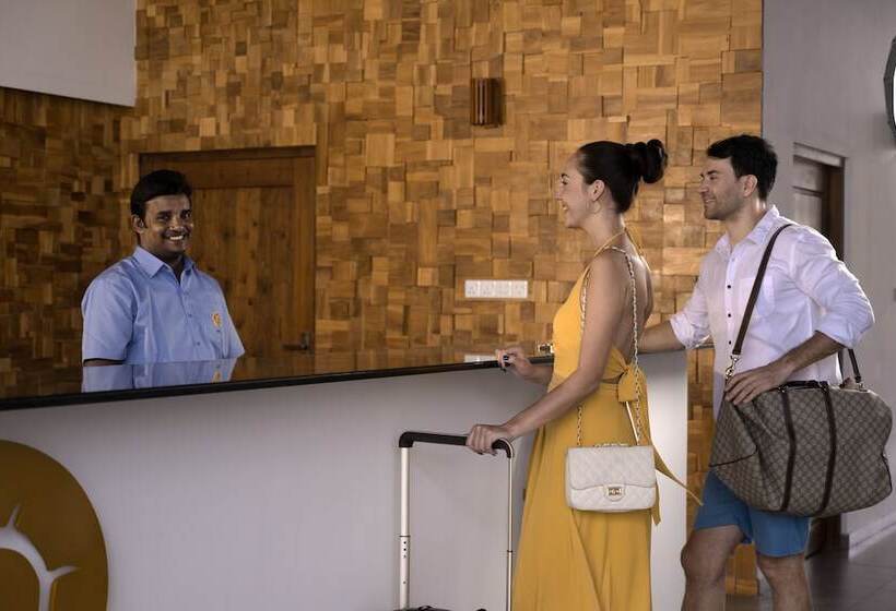 호텔 Uppuveli Beach By Dsk