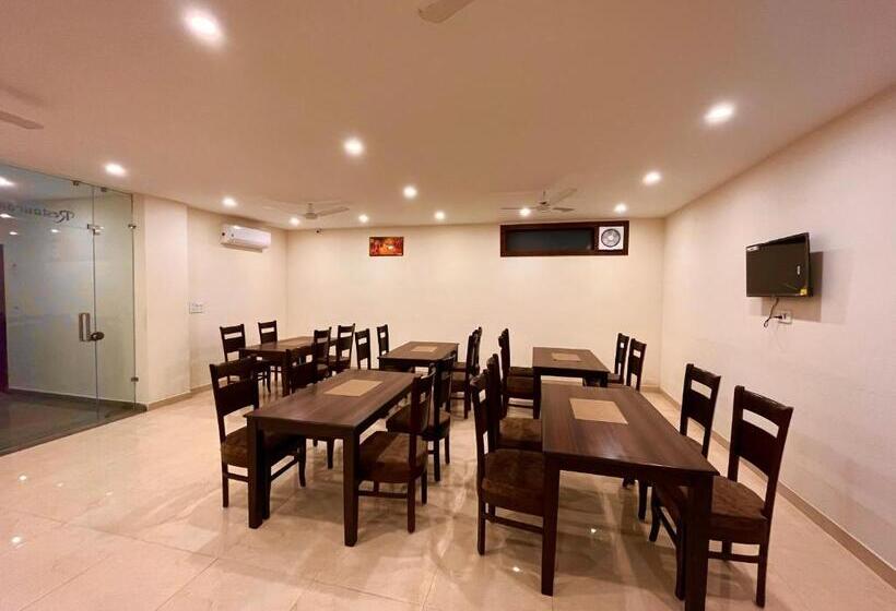 בית מלון כפרי Kamlesh Royal Inn