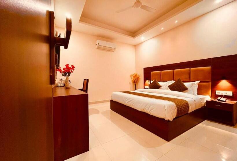 בית מלון כפרי Kamlesh Royal Inn