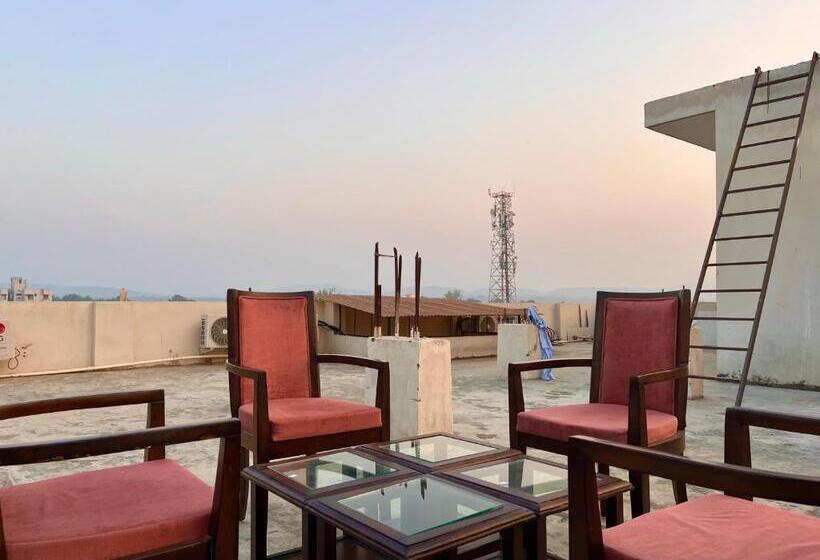 בית מלון כפרי Kamlesh Royal Inn