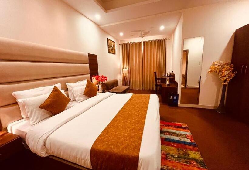 בית מלון כפרי Kamlesh Royal Inn