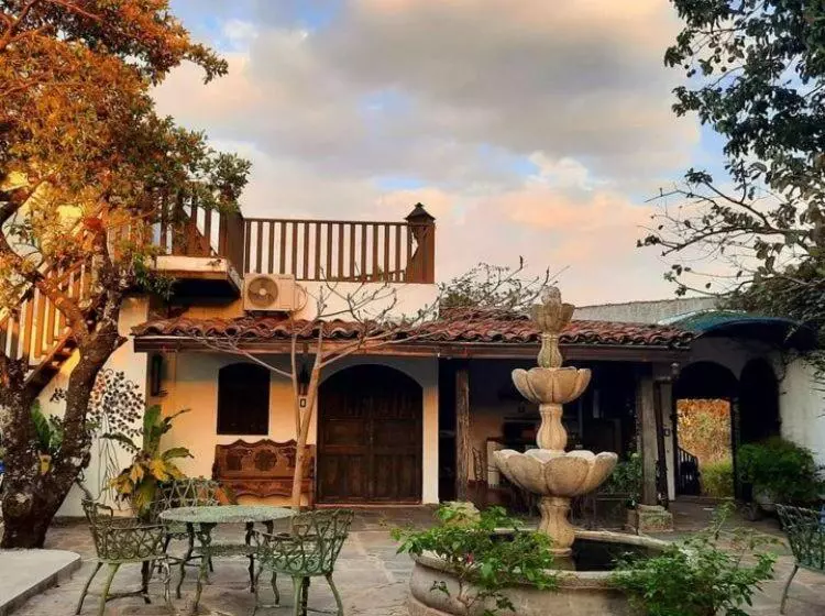 پانسیون Old Bells Hostel Santa Ana