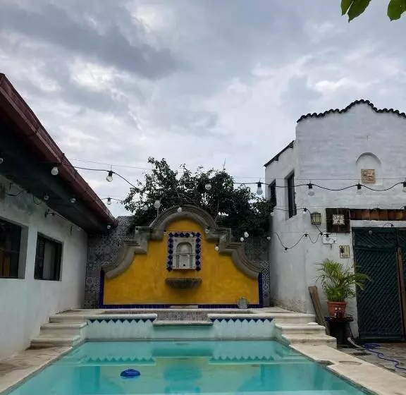 پانسیون Old Bells Hostel Santa Ana