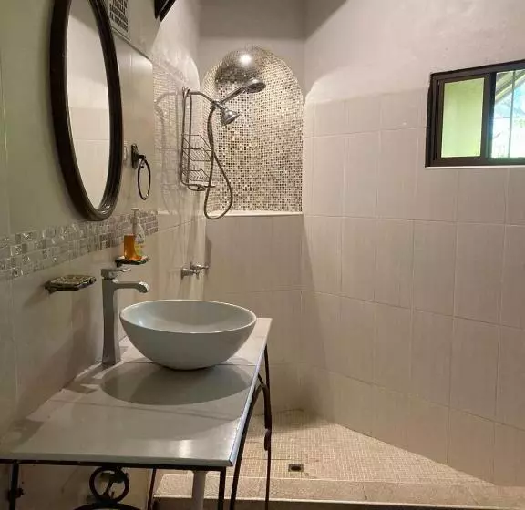 پانسیون Old Bells Hostel Santa Ana