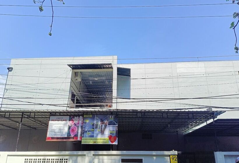 호텔 Oyo 94114 Melros Place Homestay