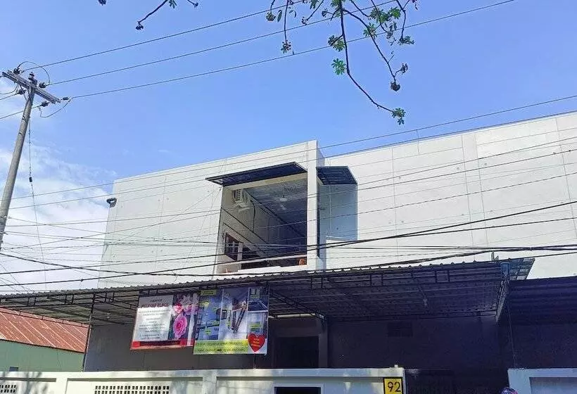 Hotelli Oyo 94114 Melros Place Homestay