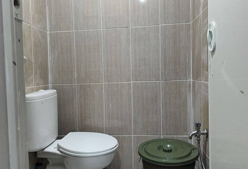 호텔 Oyo 94114 Melros Place Homestay