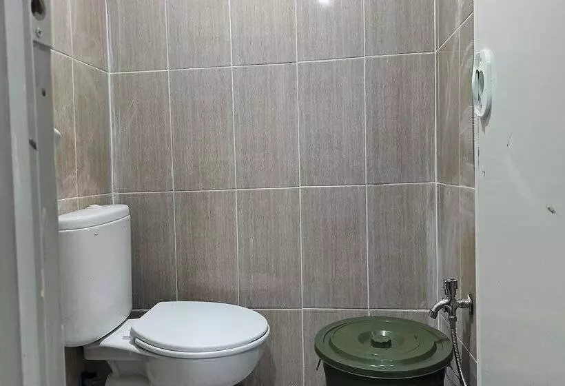 Hotelli Oyo 94114 Melros Place Homestay