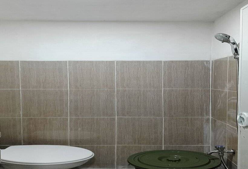 호텔 Oyo 94114 Melros Place Homestay