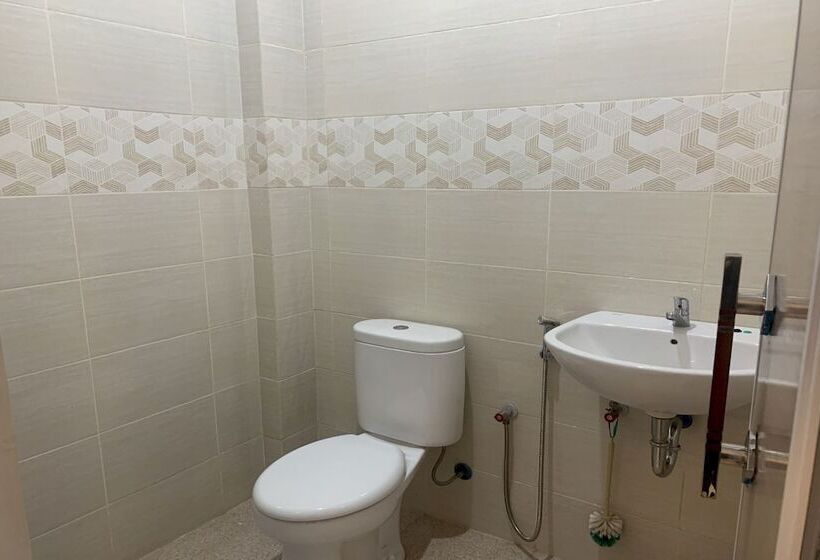 호텔 Oyo 94114 Melros Place Homestay