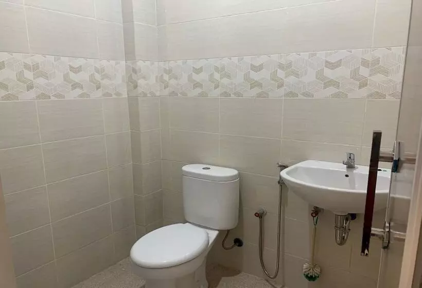 Hotelli Oyo 94114 Melros Place Homestay