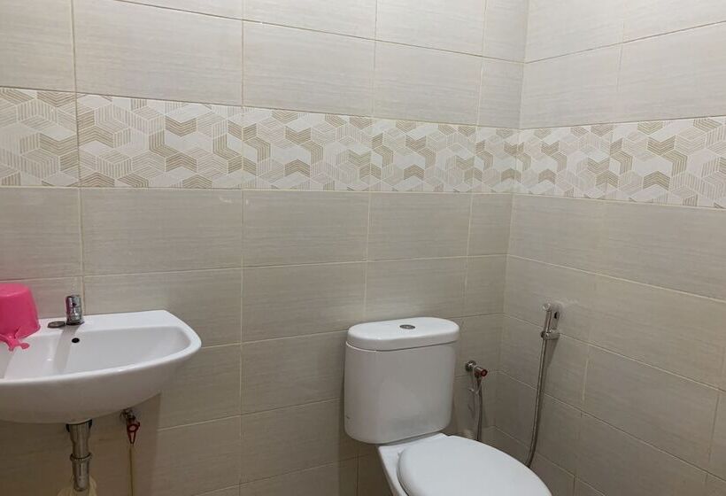 호텔 Oyo 94114 Melros Place Homestay