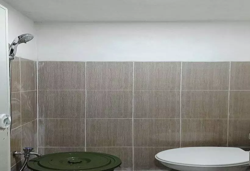 Hotelli Oyo 94114 Melros Place Homestay