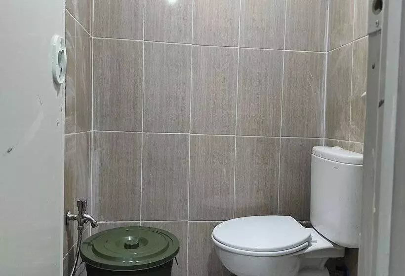 Hotelli Oyo 94114 Melros Place Homestay