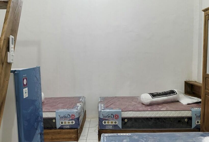 호텔 Oyo 94114 Melros Place Homestay