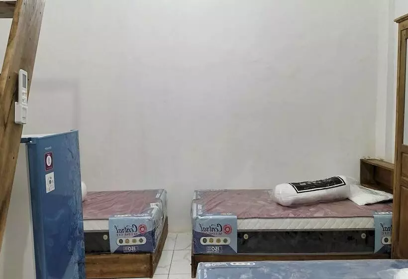 Hotelli Oyo 94114 Melros Place Homestay