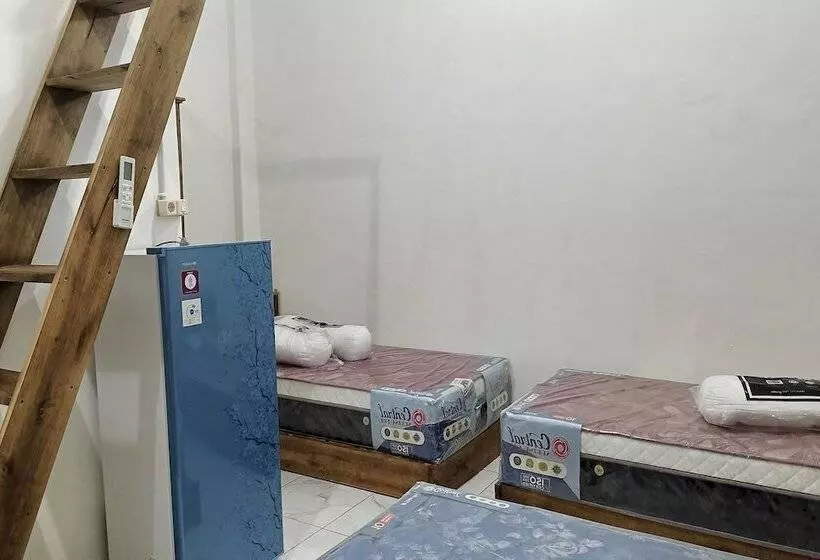 Hotelli Oyo 94114 Melros Place Homestay