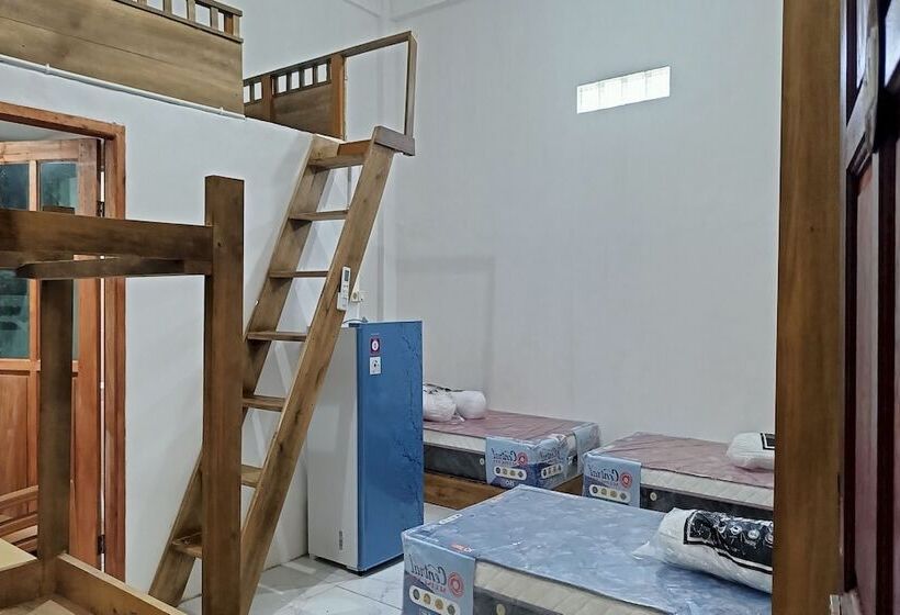 호텔 Oyo 94114 Melros Place Homestay