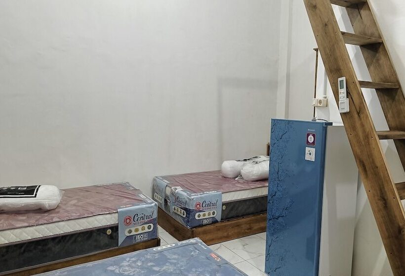 호텔 Oyo 94114 Melros Place Homestay