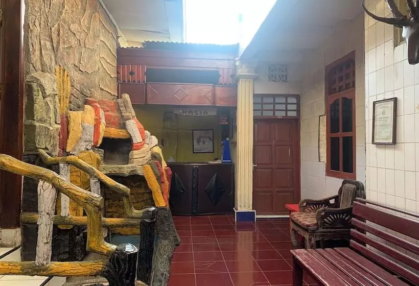 Hotelli Oyo 94114 Melros Place Homestay