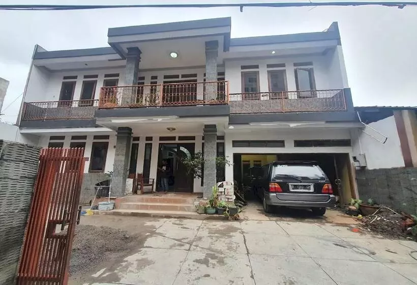 Hotelli Oyo 94118 Homestayque Syariah