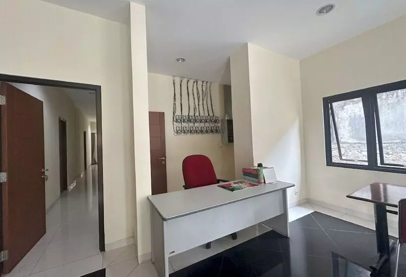 Hotelli Oyo 94118 Homestayque Syariah