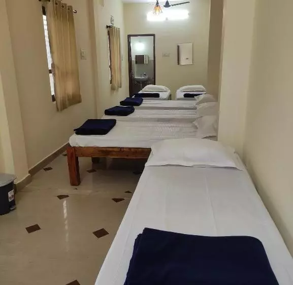 ユースホステル Nest Inn Service Rooms