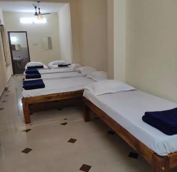 ユースホステル Nest Inn Service Rooms