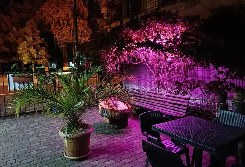 تختخواب و صبحانه Dom Bondo