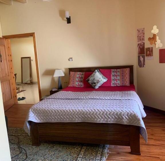 هتل Farm House Resort