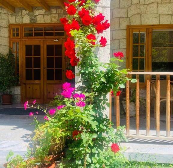 هتل Farm House Resort