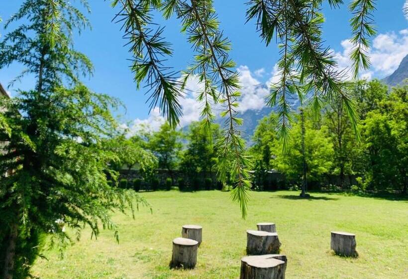 هتل Farm House Resort