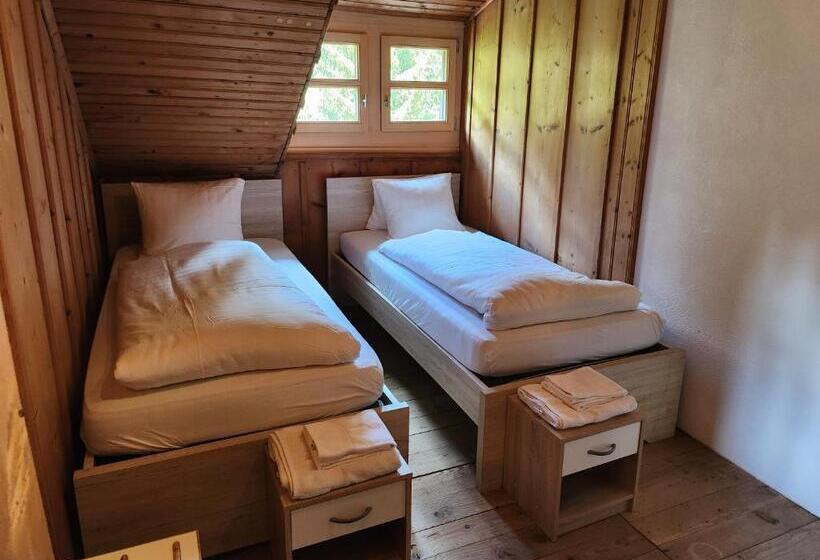 فندق صغير Gasthaus Crestasee