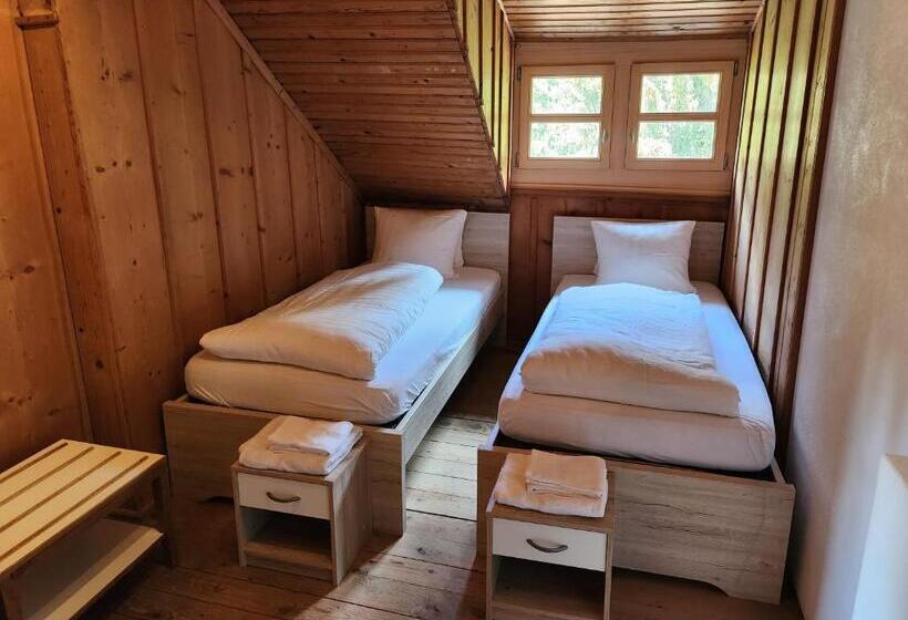 فندق صغير Gasthaus Crestasee