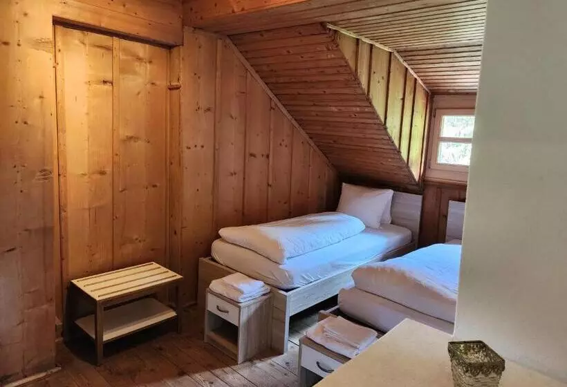 Retkeilymaja Gasthaus Crestasee