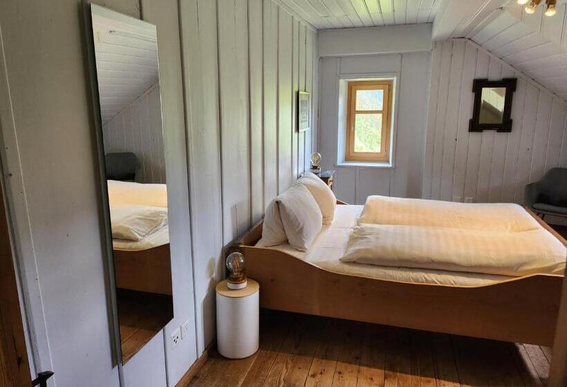 فندق صغير Gasthaus Crestasee