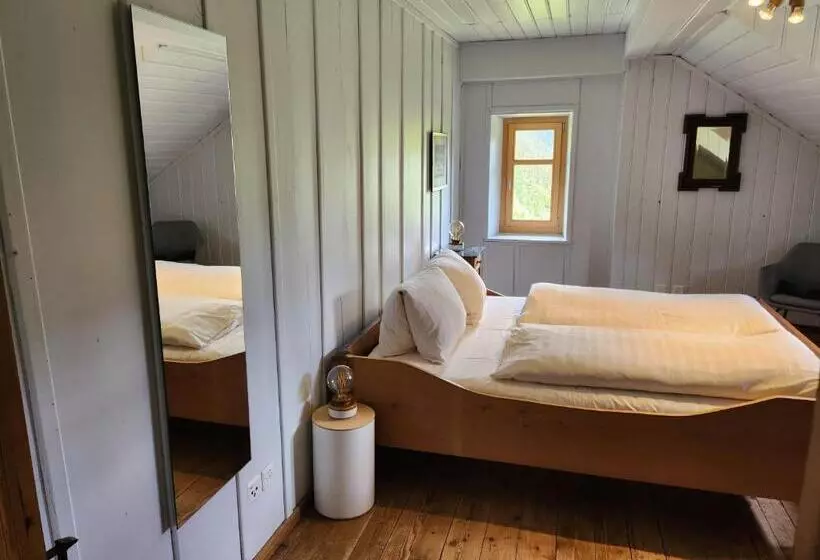 Retkeilymaja Gasthaus Crestasee