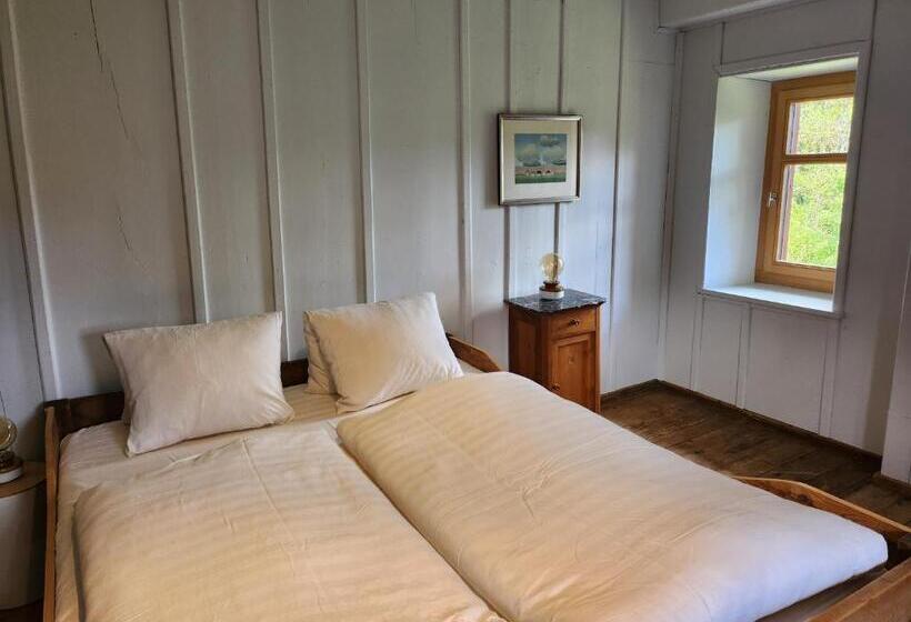 فندق صغير Gasthaus Crestasee