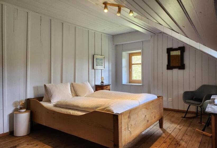 فندق صغير Gasthaus Crestasee